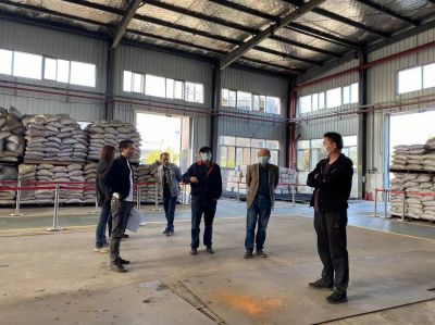 華科教授及天龍團隊在生物質氣化爐項目現場